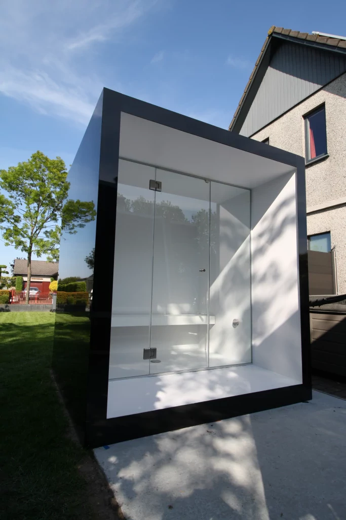Moderne Stoomcabine voor Buiten: Luxe zwart & wit Design van Thermalux